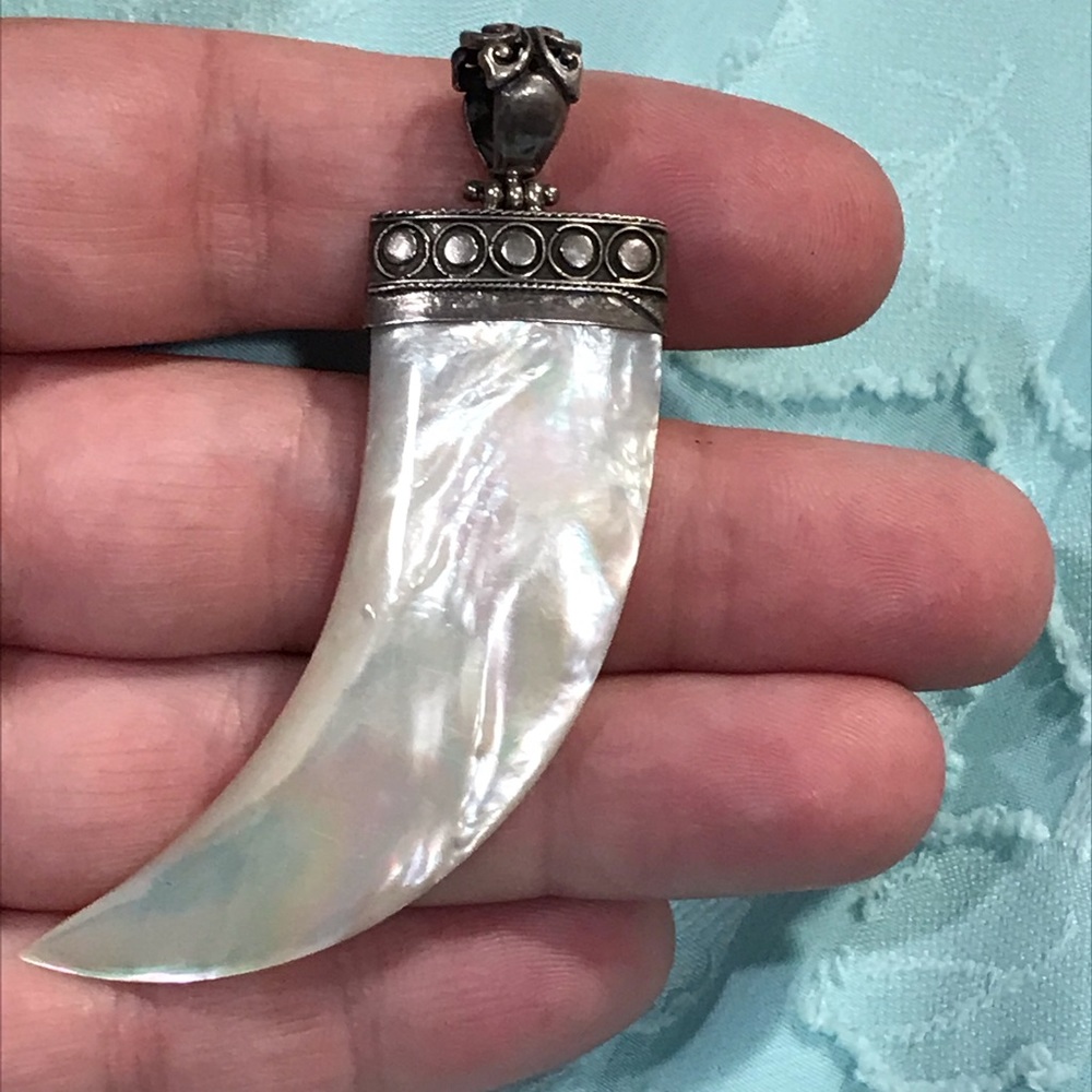 Mother of pearl tooth shaped pendant